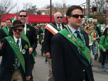 A quartet of fine Irish lads greet the crowds.