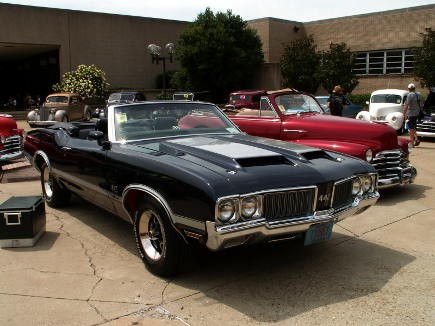 A few muscle cars also turned up, just like this orphaned Oldsmobile 442.