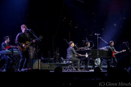 Gavin DeGraw&#039;s full band delivered a big sound