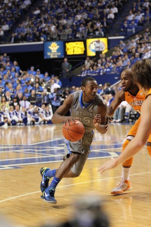 Teague got a look and took the lane for two points