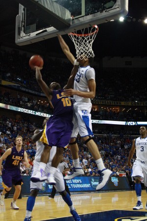 Davis shows his wingspan again.