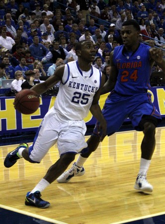 Teague driving to the basket.