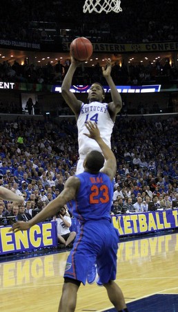 MKG soaring for a basket.