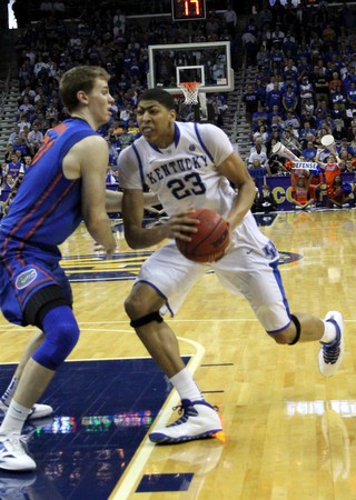 Davis drives to the basket to help secure the win.