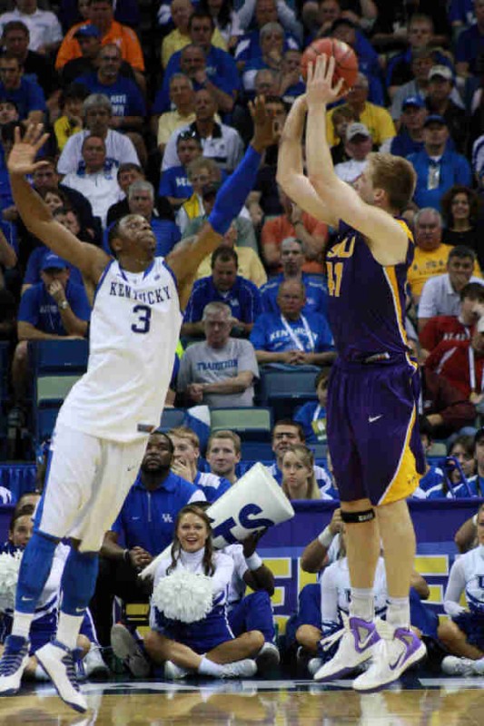 Jones attempts to block Hamilton&#039;s shot