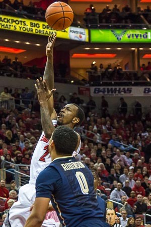 James Robinson (0) couldn&#039;t stop Russ Smith&#039;s shot.
