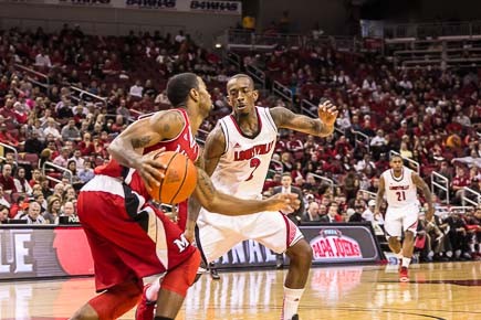 Quinten Rollins guarded by Louisville&#039;s Russ Smith.