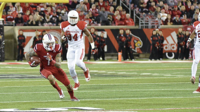 Louisville&#039;s Damian Copeland runs past the defense in the first quarter of the game against Houston