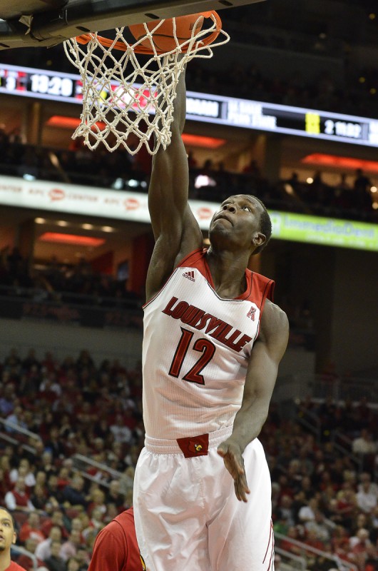 Mangok Matthiang dunks the ball