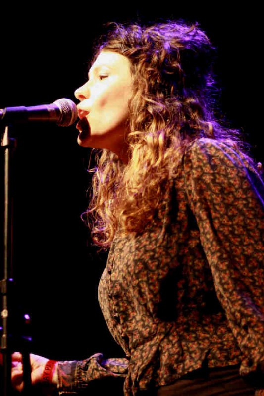 Sarah Swain sang a couple of songs - great voice.